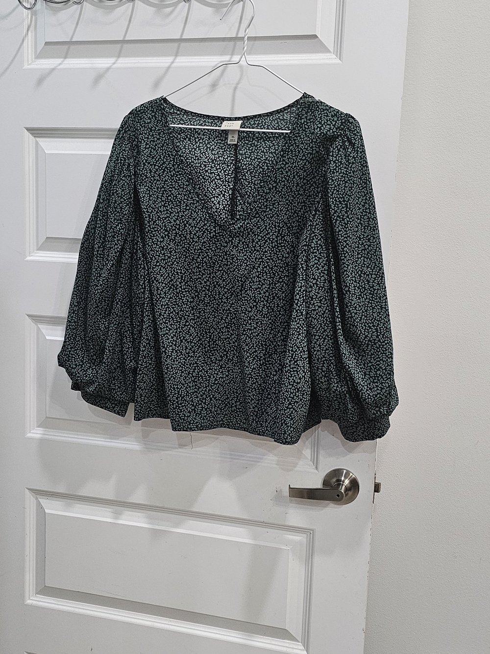 A New Day Teal Floral V-Neck Balloon Sleeve Cropped Blouse